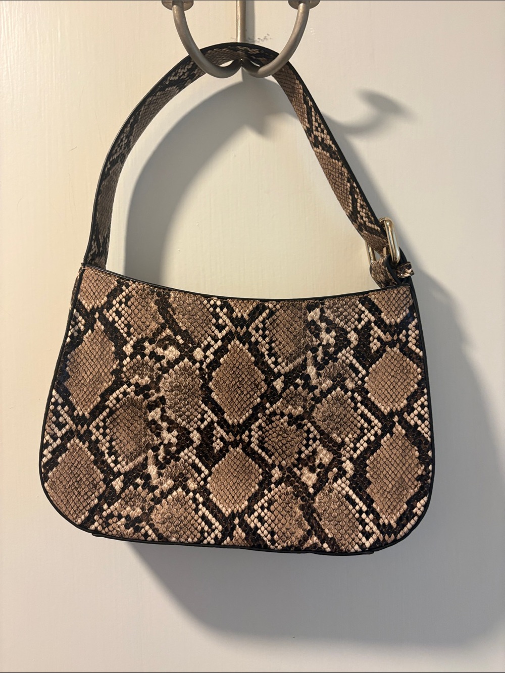 Python-Effect Shoulder Bag in Brown